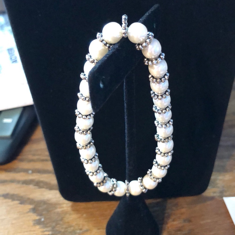 Premier Design “Belle” stretch bracelet